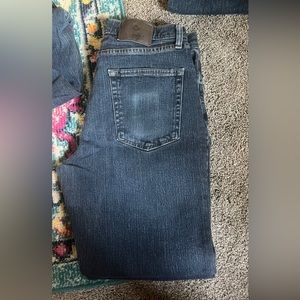 Wrangler Mens 32x30 Relaxed Fit Blue Jeans.